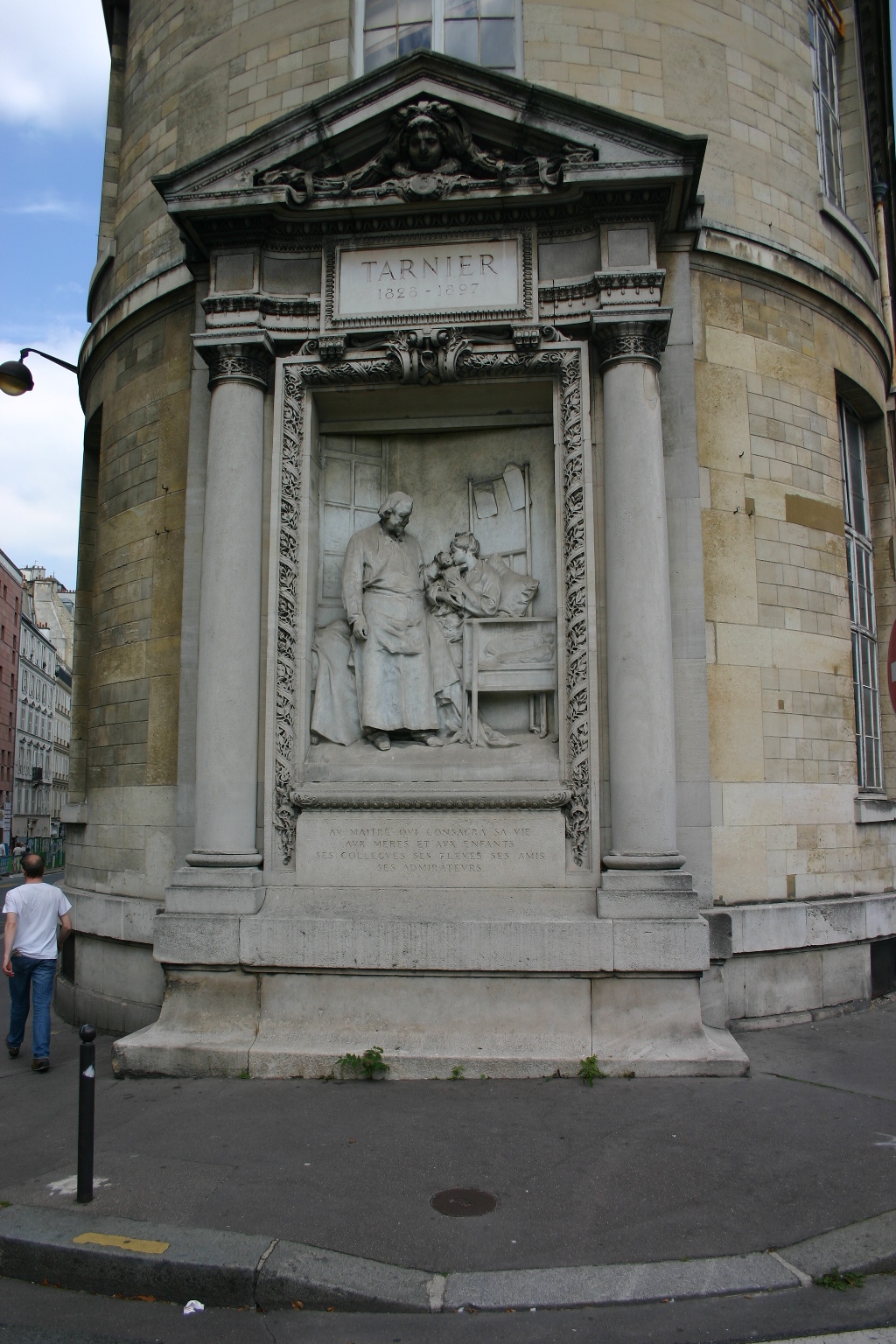 Stéphane Tarnier's monument, Paris (2).JPG